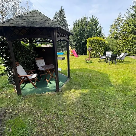 Perfekt Fuer Familien - Garten Mit Spielgeraeten, Zwischen & Stadt * Halle (Saale)