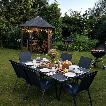 Perfekt Fuer Familien - Garten Mit Spielgeraeten, Zwischen & Stadt