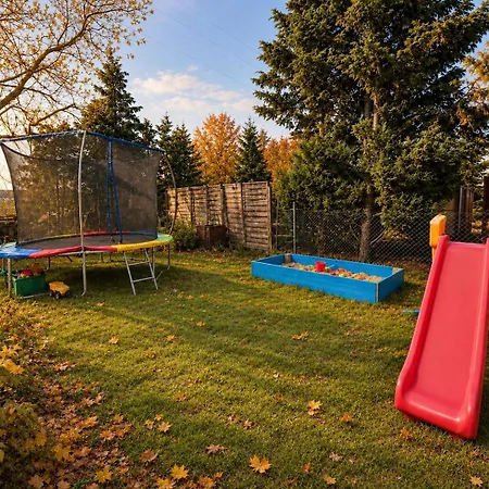 Perfekt Fuer Familien - Garten Mit Spielgeraeten, Zwischen & Stadt *